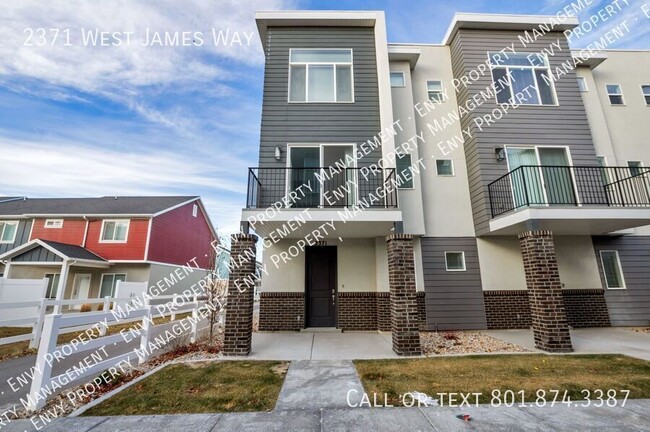 Modern 3 Bed, 2.5 Bath Home with Stainless... - Modern 3 Bed, 2.5 Bath Home with Stainless...