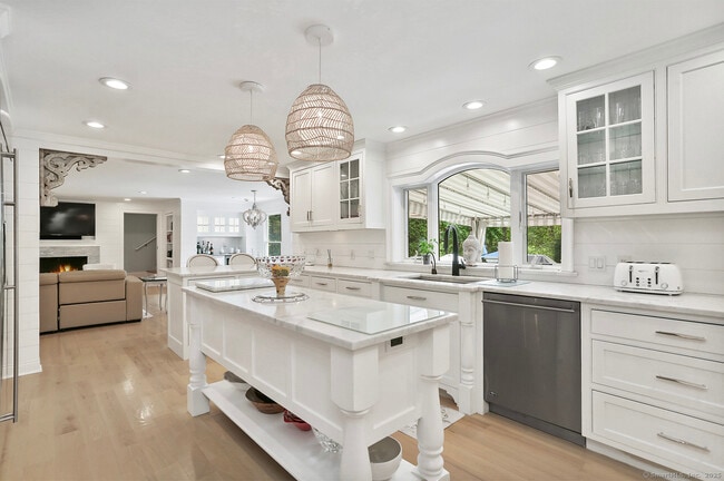 Photo - 672 Rowland Rd