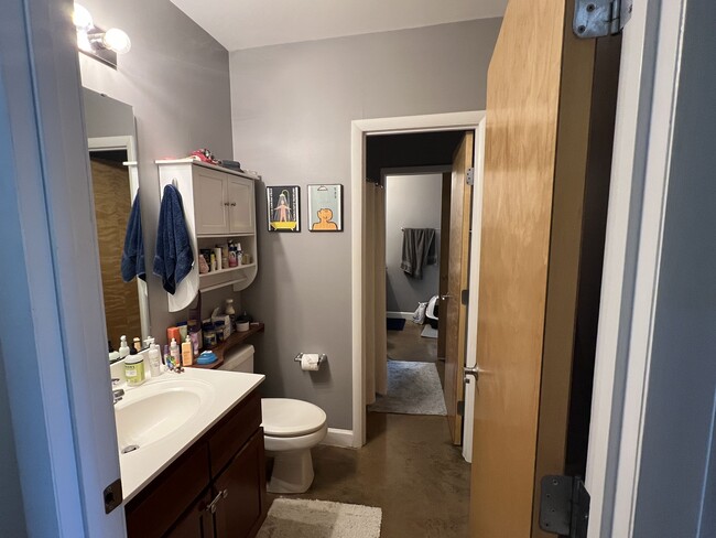Photo - 605 W Main St