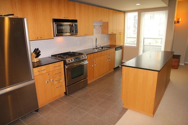 Kitchen/ High End Appliances - 81 Clay St Unit The Parc Belltown #323