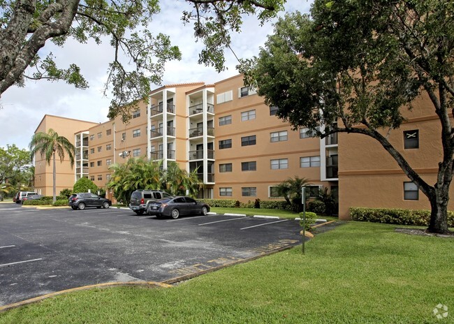 Photo - The Tennis Club II Apartments