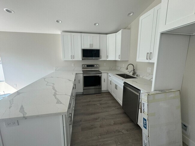 Photo - 7041-7045 Saranac St Unit 7045