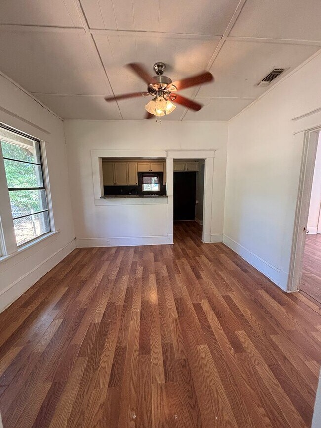 Photo - Spacious 2 Bedroom Home
