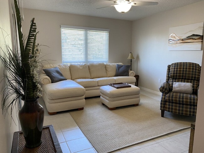Photo - "Fully Furnished 2-Bed Condo Oasis in Tarpon Springs – Your Cozy Retreat Awaits!"