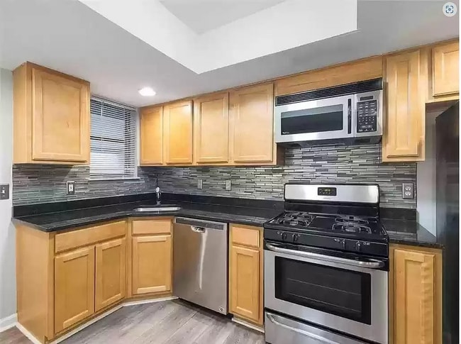 Building Photo - 2017 Powers Ferry Trce SE Unit 2017