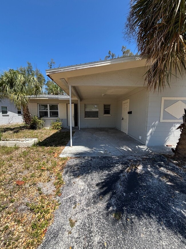 Building Photo - 172 38th Ave SE