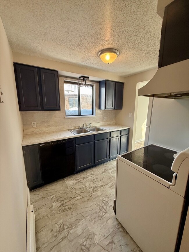 Building Photo - 156 Melrose St Unit 4