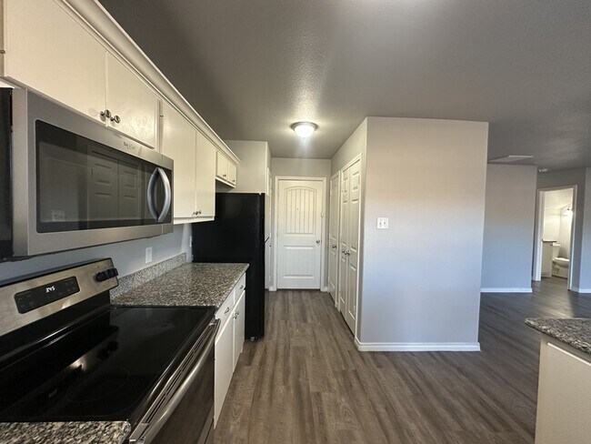 Photo - 3430 Itasca St