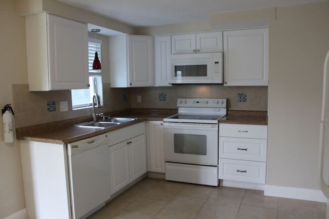 Photo - 1 Bedroom 1 bath all utilities incl. Apt.