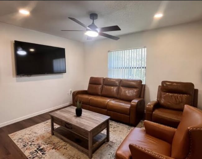 Photo - 608 William Ave