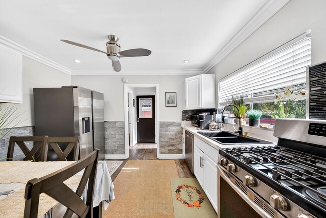 Photo - 1200 Tamarind Ave