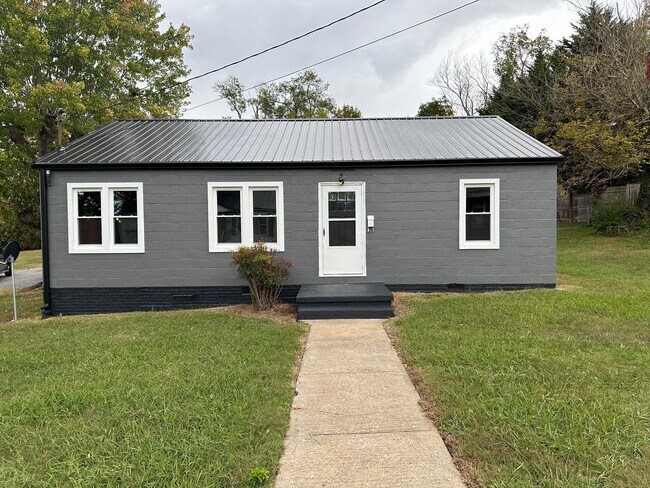 Front View - 220 Lake St House