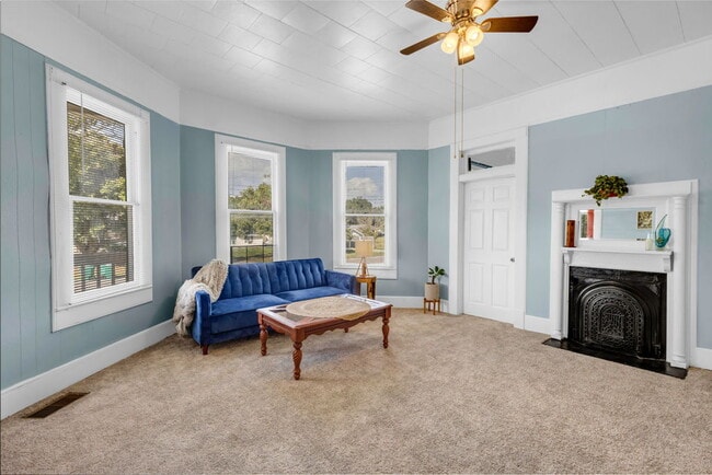 Photo - 1100 SF suite/apt in Historic Home, 1 bed/... Unit A