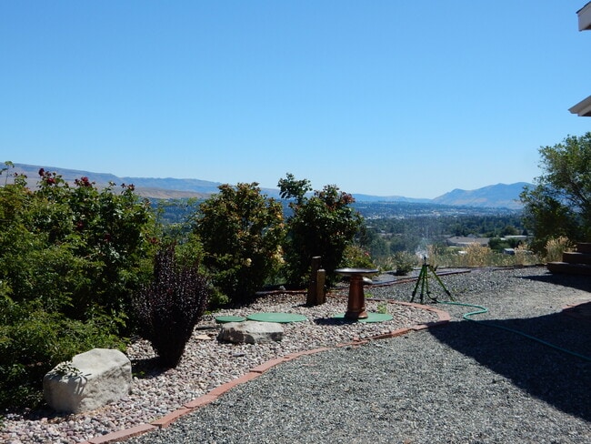 Photo - 2121 Springwater Avenue