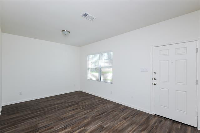 Photo - 501 Canoe Way