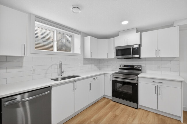 Building Photo - 30 Renwyck Pl