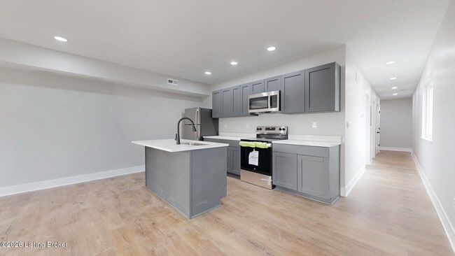 Building Photo - 116 Bauer Ave Unit 201
