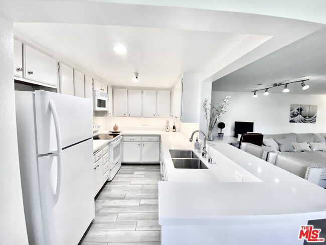 Photo - 2910 Neilson Wy Unit 604