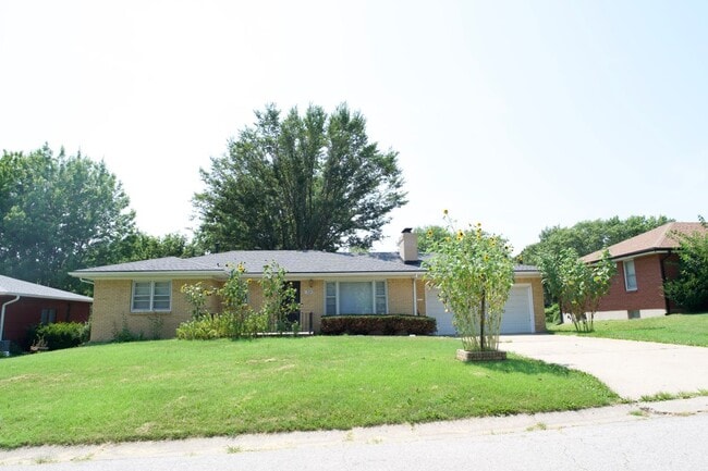 Building Photo - 1520 N 64 St