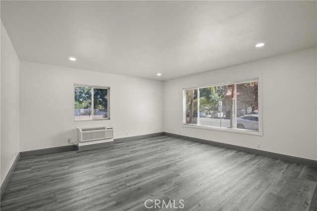 Photo - 14335 Hamlin St