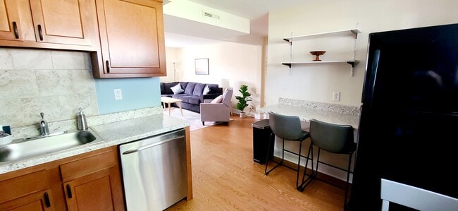 Building Photo - 496 Lawnview Dr Unit 496 Lawnview Dr Apt 3