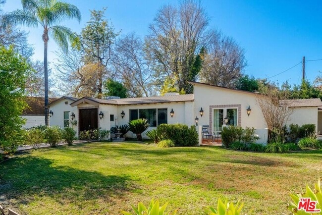 Photo - 4555 Mariota Ave