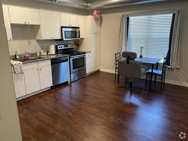 Building Photo - 5 Lincoln Ave Rental