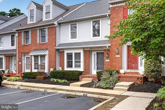 305 Williamsburg Ct