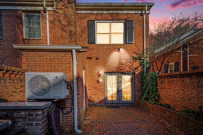 Photo - 520 N Poplar St