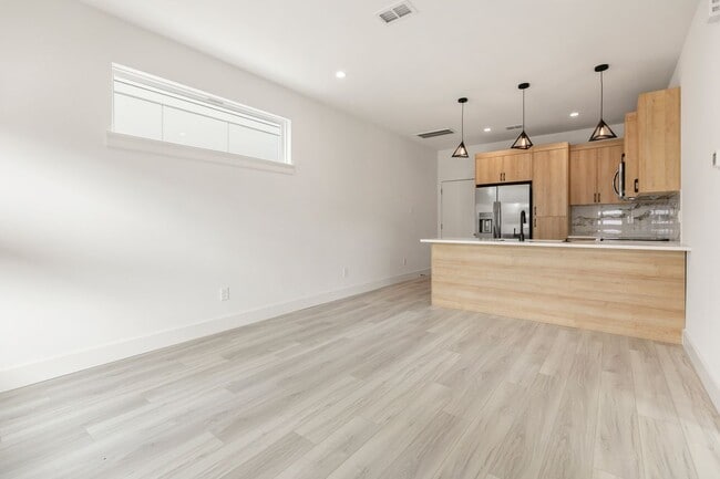 Photo - 516 E 17th St Unidad A