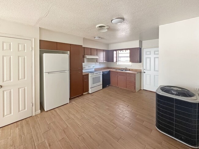 Photo - 612 E Sunset Dr