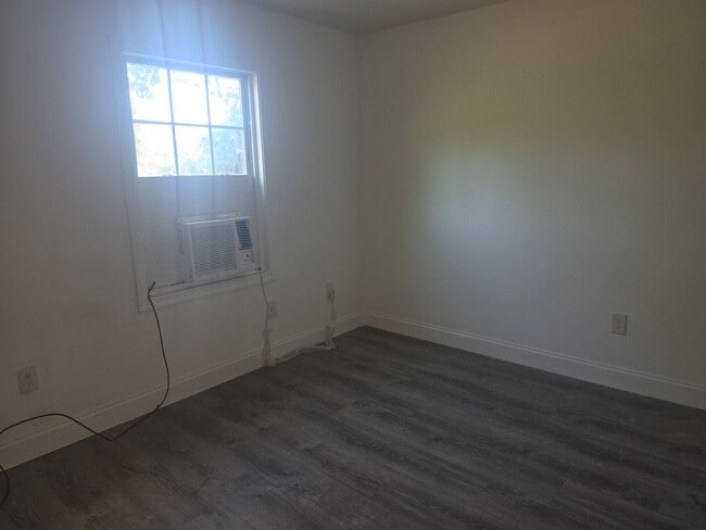 Photo - 1 Bedroom Available now! Unidad #3