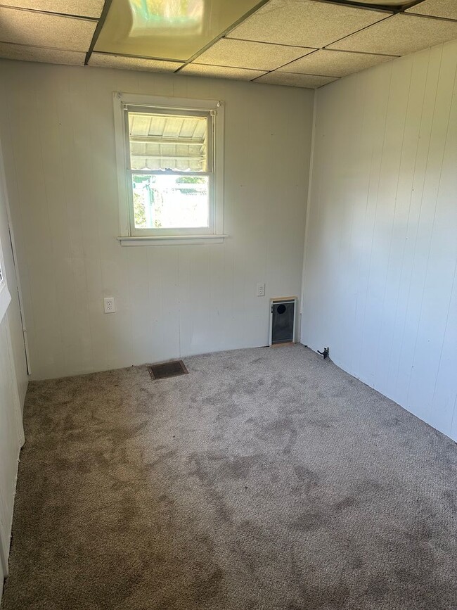 Photo - 3bd 1 bath with fenced in yard!