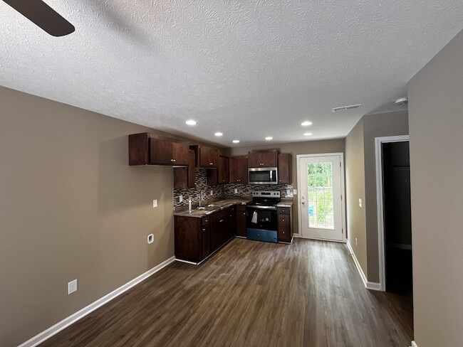 Photo - 213 Thomas St