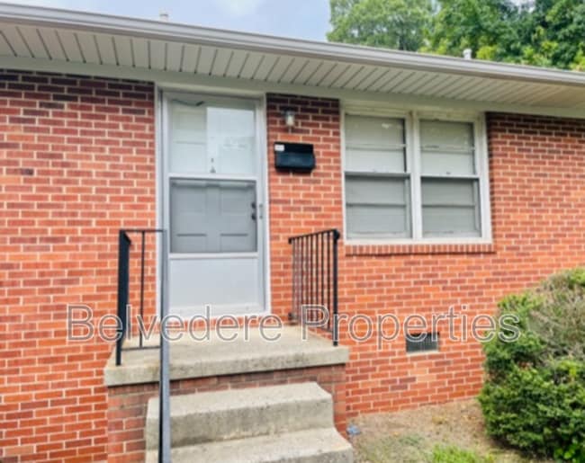 Building Photo - 215 McIver St