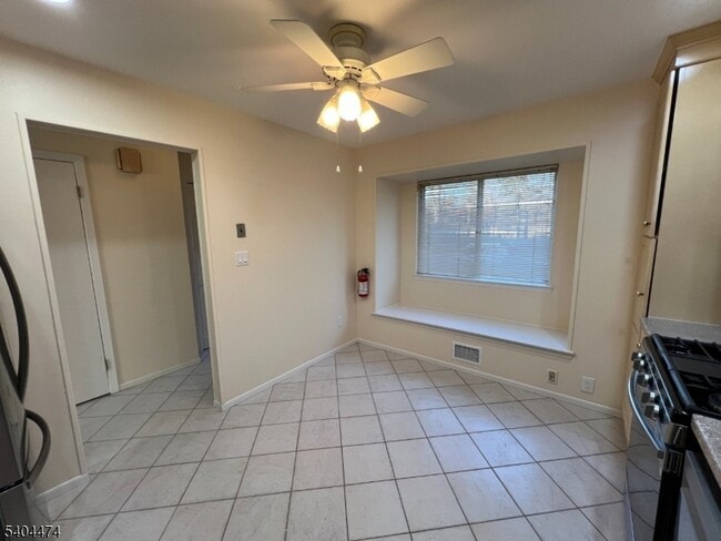 Photo - 124 Chelsea Way