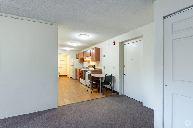 2BR, 1BA - 870SF