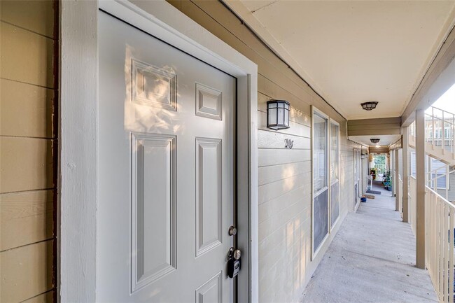 Building Photo - 205 E 45th St Unit 202