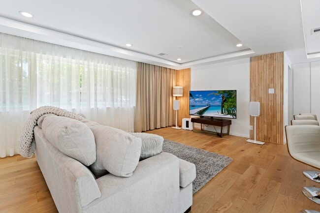 Photo - 6306 Pineshade Ln