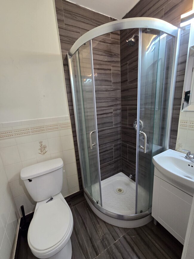 Photo - 42 Connaught Av