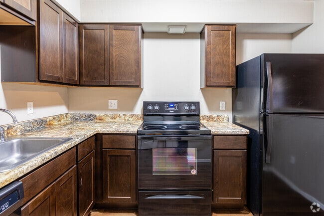 2BR, 1.5BA - 840 SF