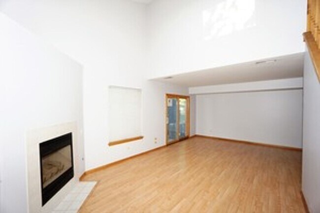 Photo - Beautiful 3 bedroom 2.5 Bathroom townhome