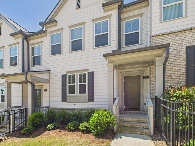 Building Photo - 3 Bed, 3.5 Bath, Finished Basement room, 2 car garage, walkable to Woodstock Middle and High scho...