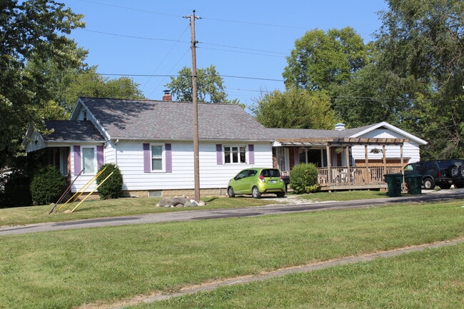 Building Photo - 1800 N Rosewood Ave Rental