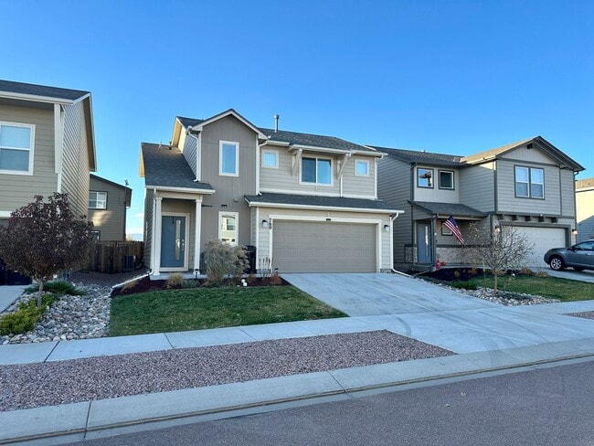Building Photo - FANTASTIC 3BD/2.5BA w/ A/C in PATRIOT PARK Rental