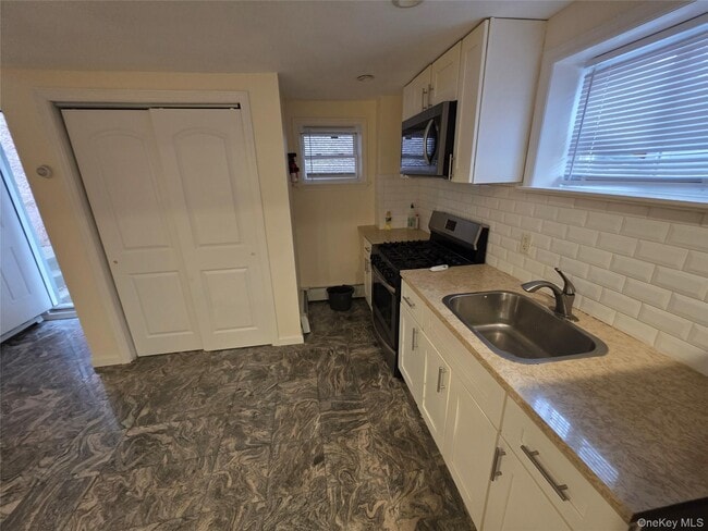 Building Photo - 42 Hasbrouck St Unit A