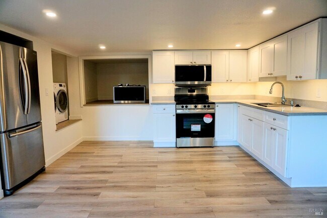 Photo - 604 Los Olivos Rd Unit B