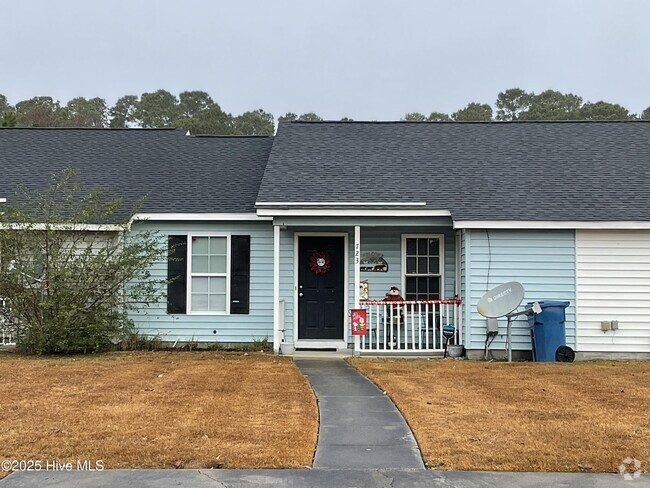 Building Photo - 723 Pinewood Dr Rental