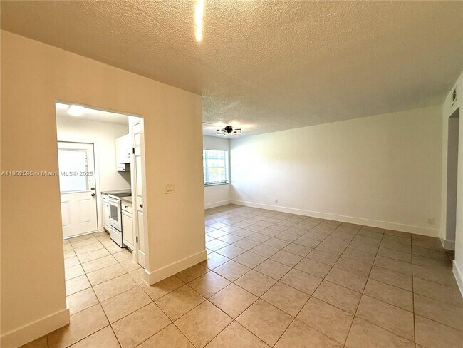 Photo - 1450 Atlantic Shores Blvd Unidad 110