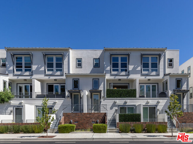 Photo - 1664 3rd St Townhome